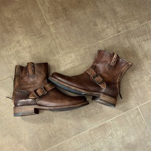 Frye ankle boots. Size 7.5. Brown color. Excellent condition.